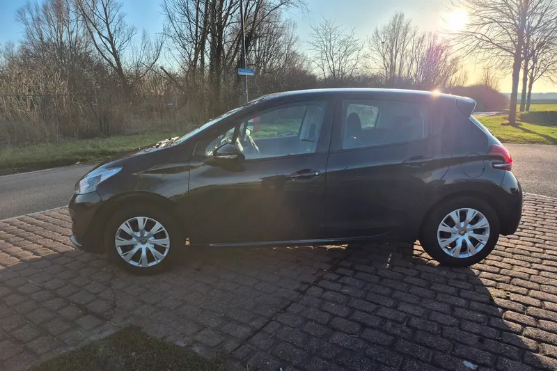 Peugeot 208 (2017)