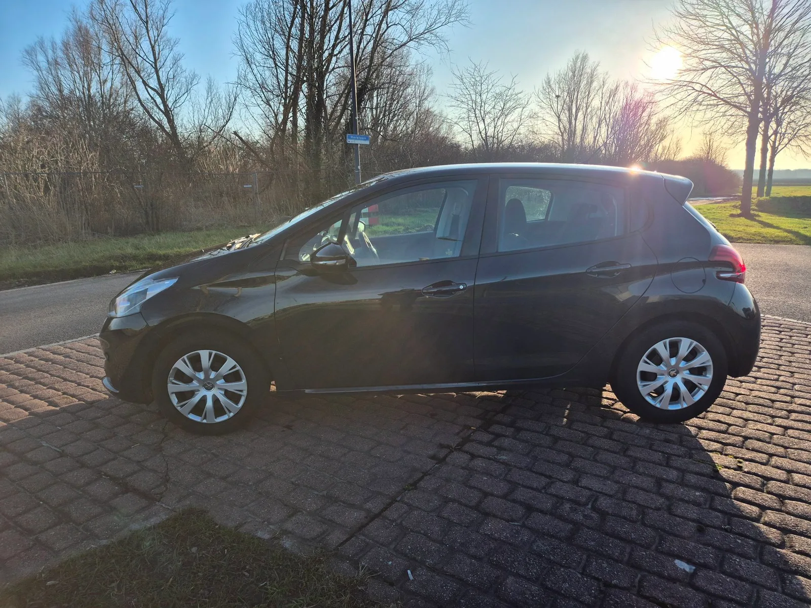 Peugeot 208 (2017) — foto 1