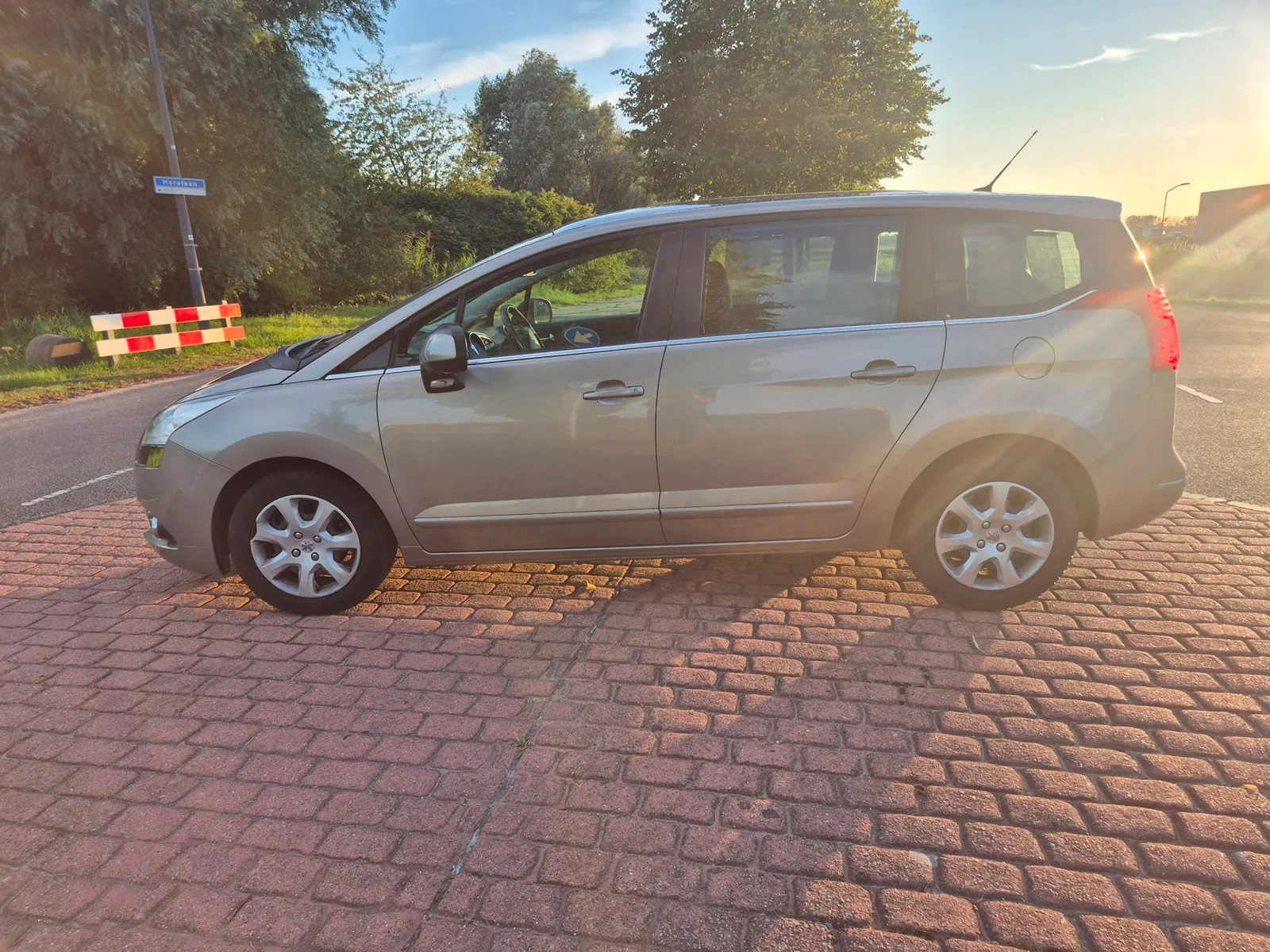 Peugeot 5008 (2011) — foto 1