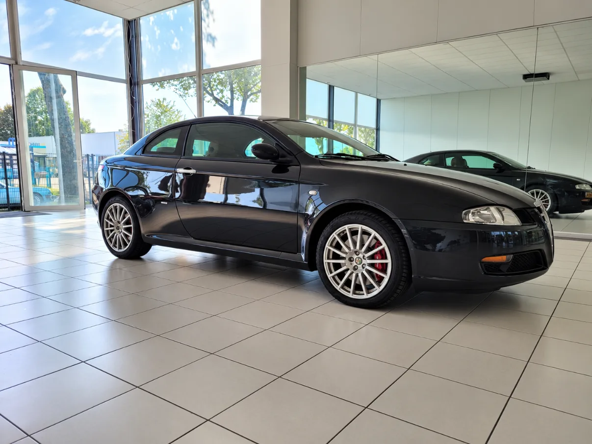 Alfa Romeo GT (2004) — foto 1