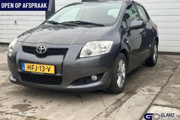 Toyota Auris (2010) — foto 1