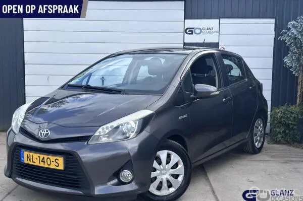 Toyota Yaris (2013) — foto 1