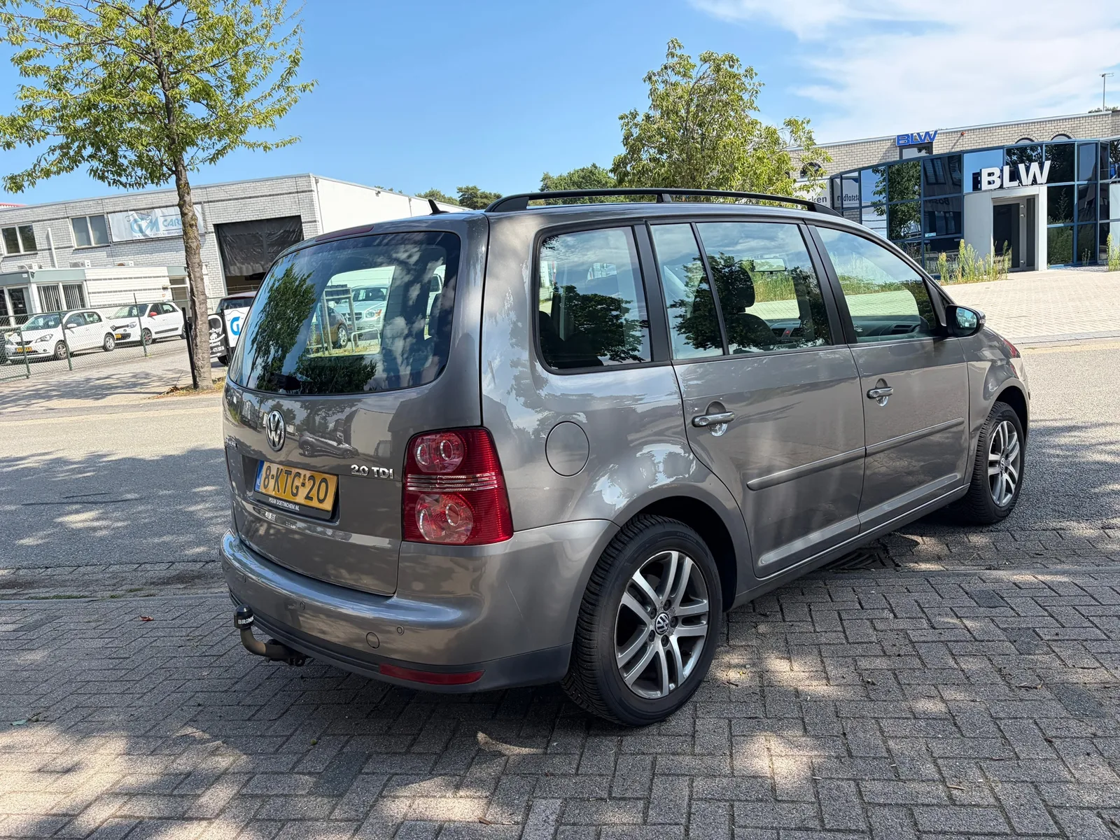 Volkswagen Touran (2010) — foto 1