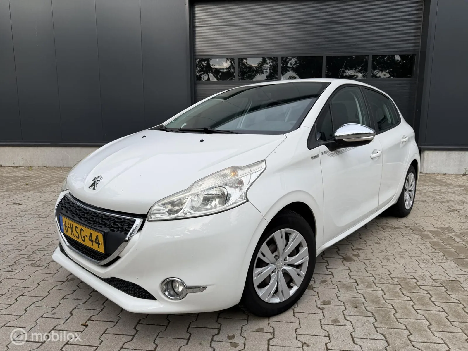Peugeot 208 (2013) — foto 1