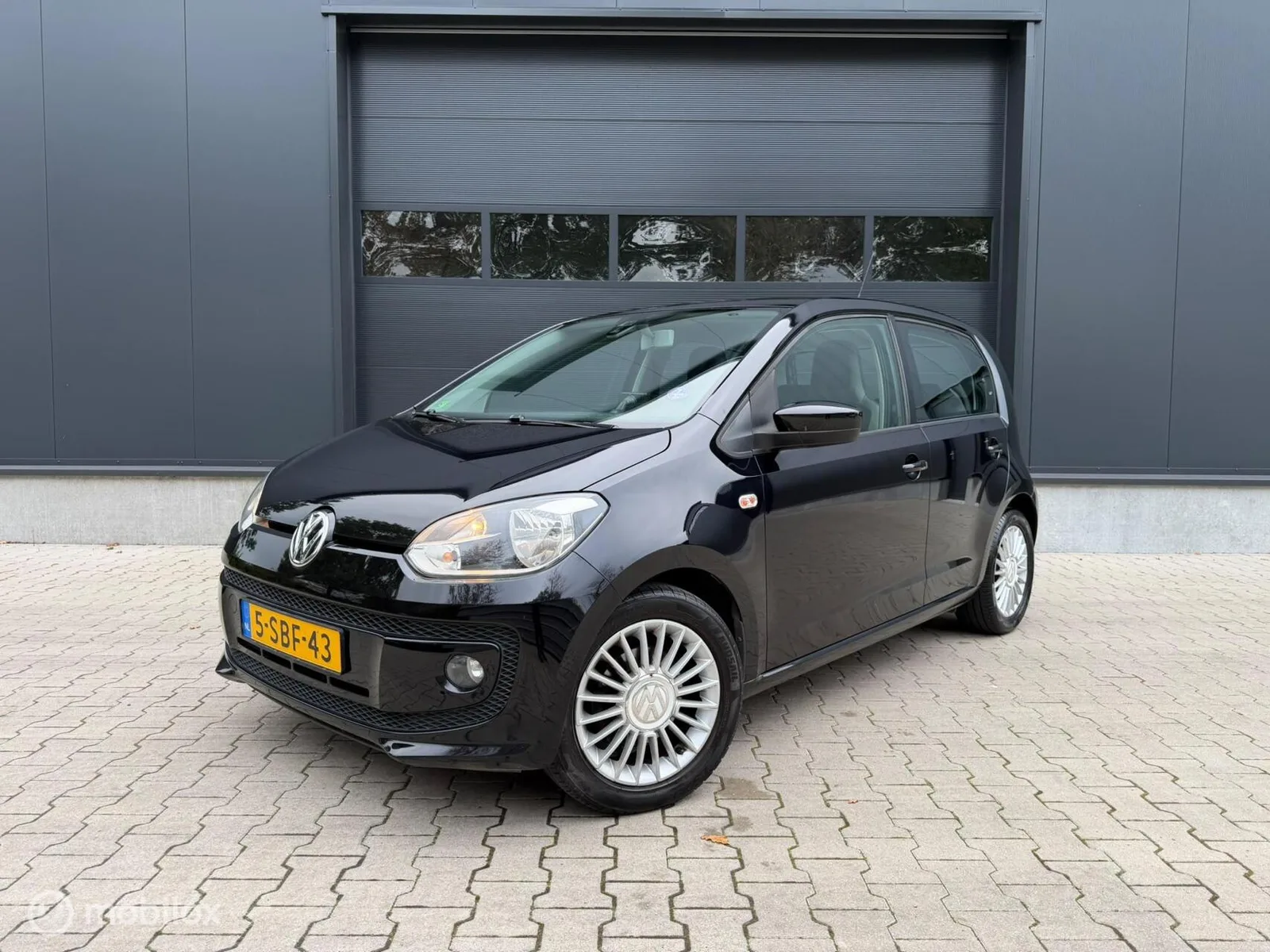 Volkswagen Up! (2013) — foto 1
