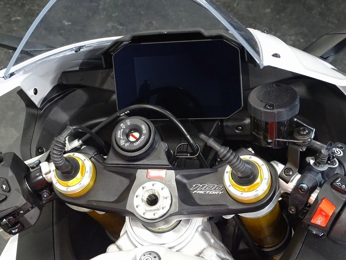 Aprilia RSV4 1100 (2024) — foto 1