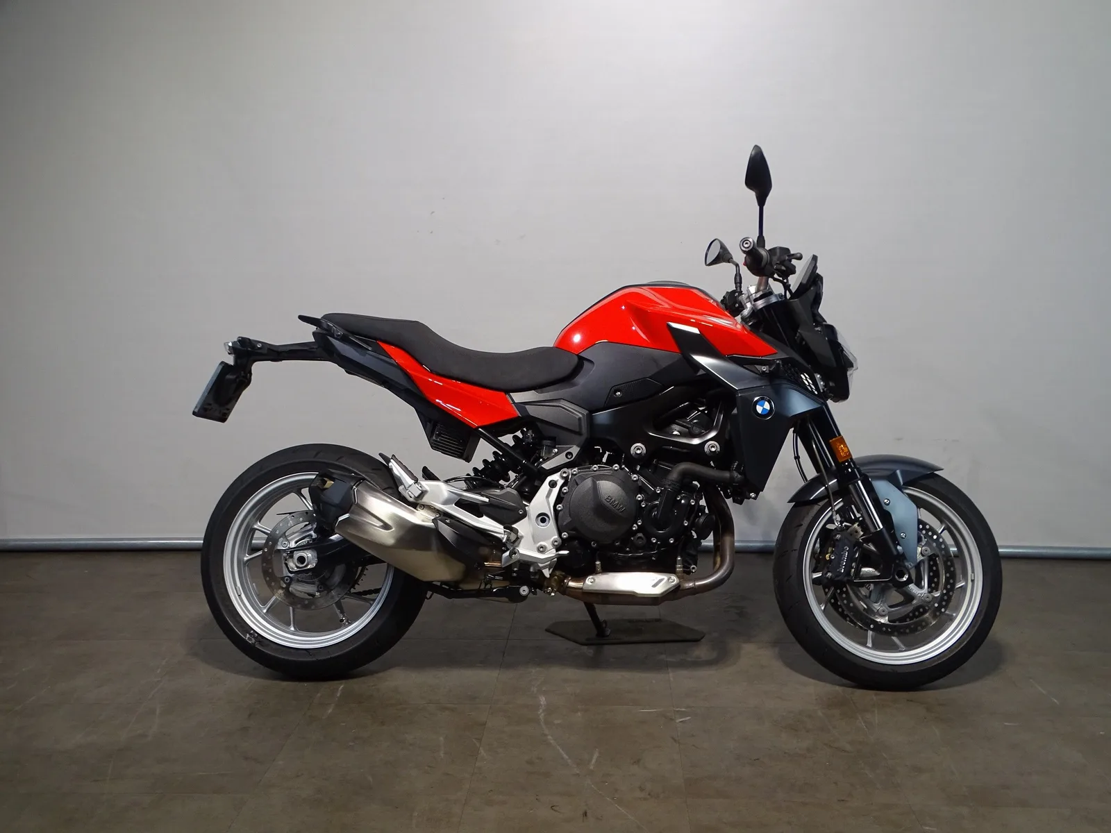 BMW F 900 R (2024) — foto 1