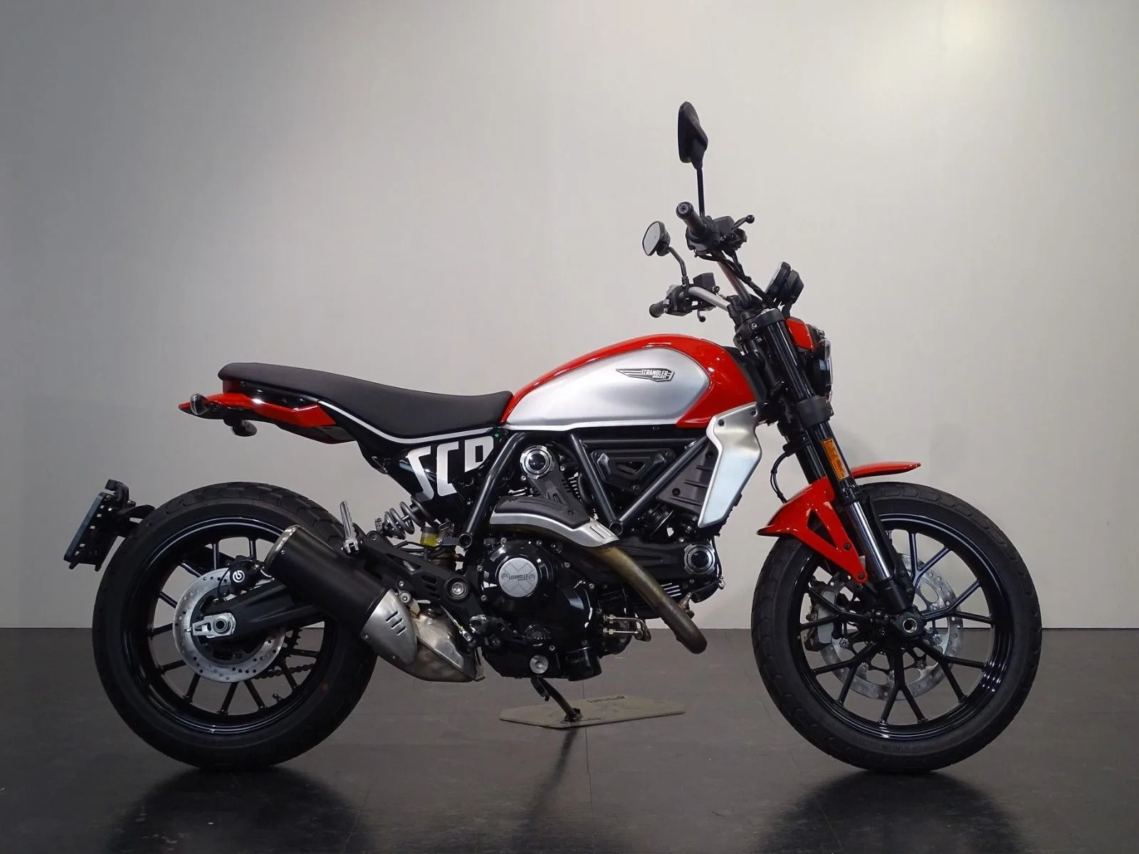 Ducati Scrambler Icon (2024) — foto 1