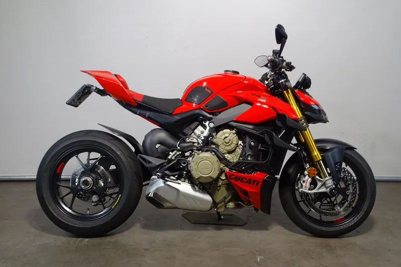 Ducati Streetfighter V4S (2023)