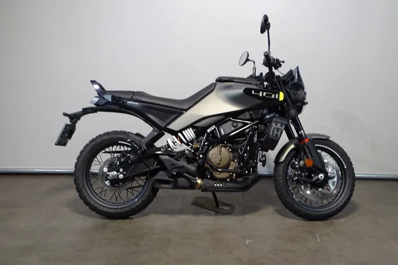 Husqvarna 401 SVARTPILEN (2026)