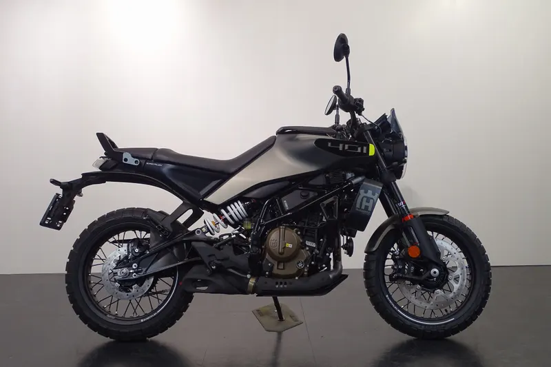 Husqvarna 401 SVARTPILEN (2026)