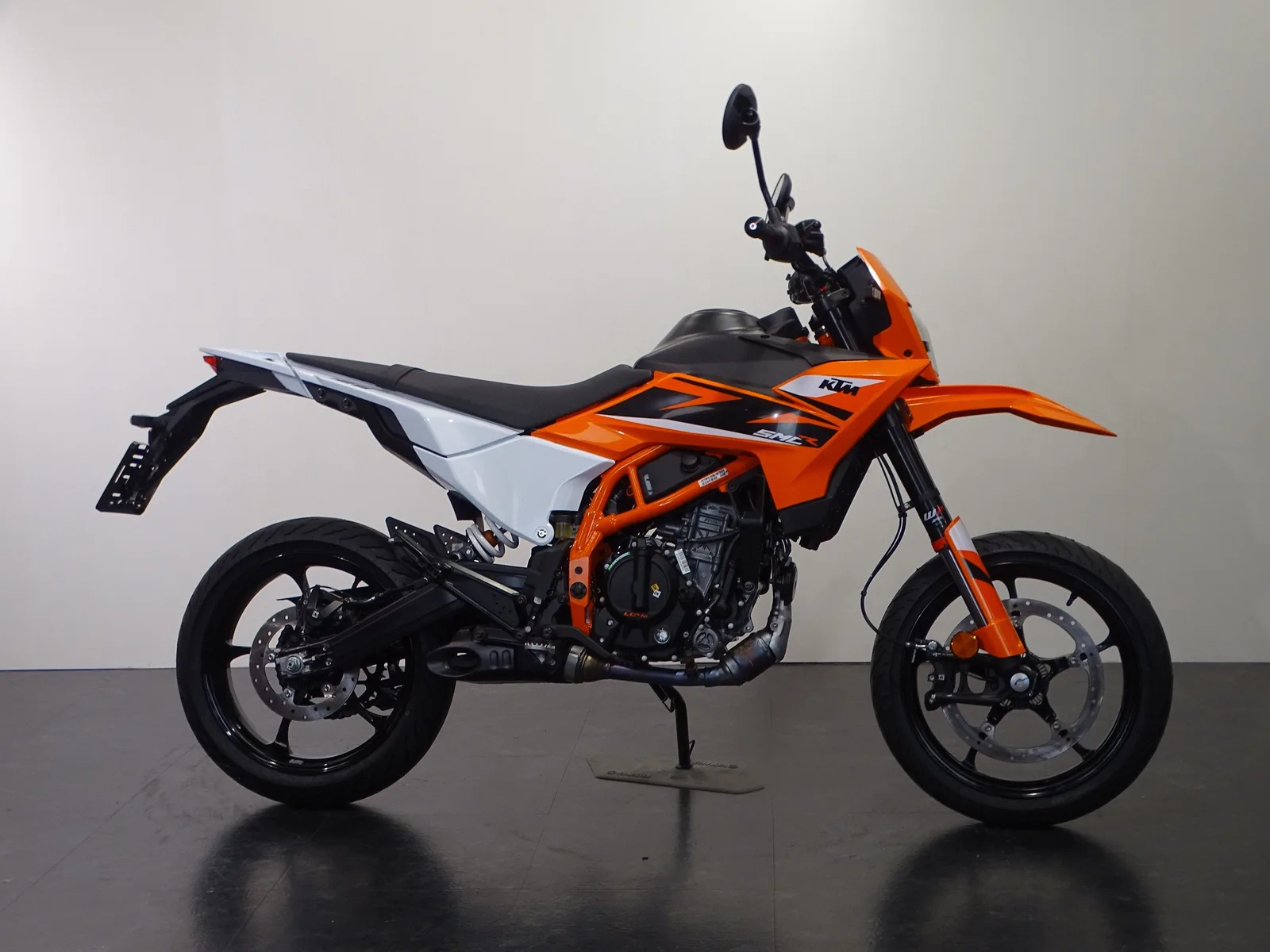 KTM 125 SMC R (2025) — foto 1