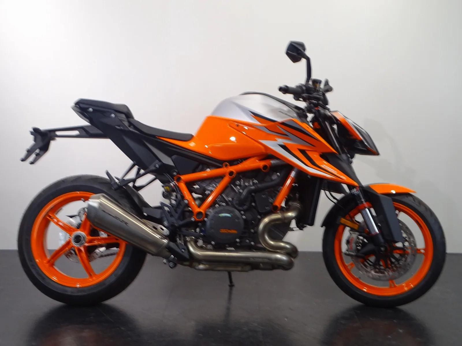 KTM 1290 SuperDuke R (2026) — foto 1