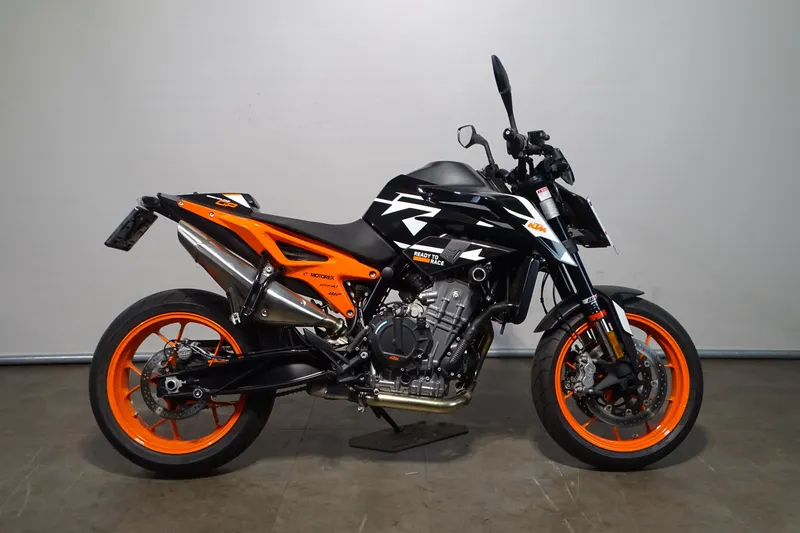 KTM 890 Duke (2024)