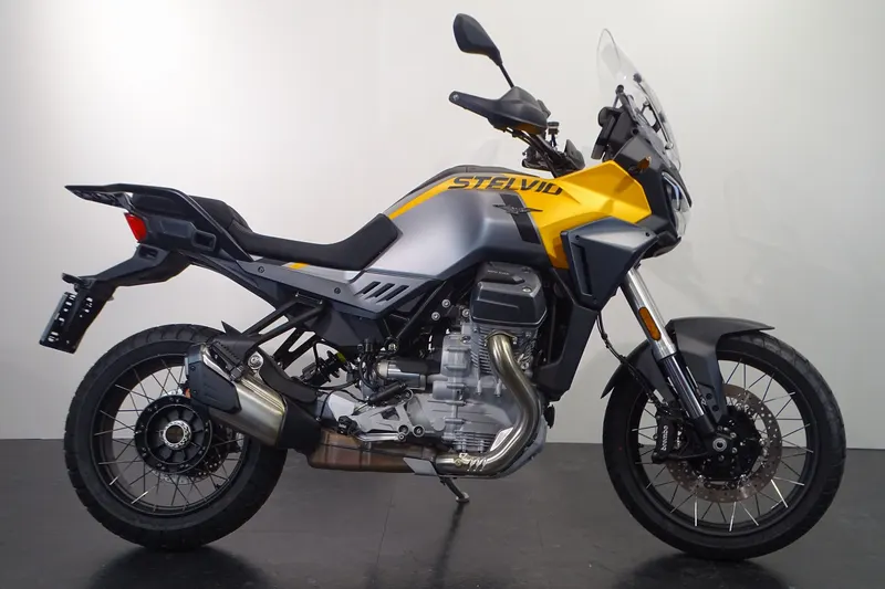 Moto Guzzi Stelvio (2024)