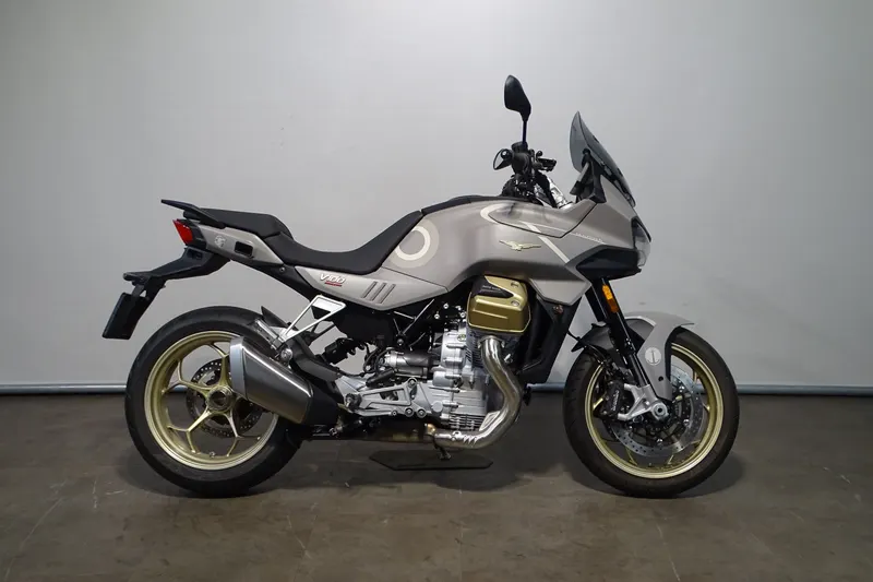 Moto Guzzi V100 Mandello (2023)