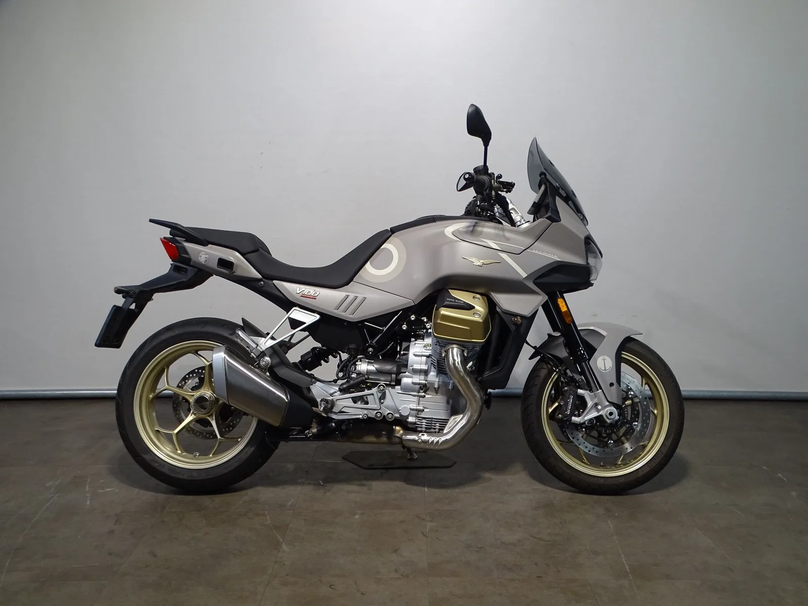 Moto Guzzi V100 Mandello (2023) — foto 1