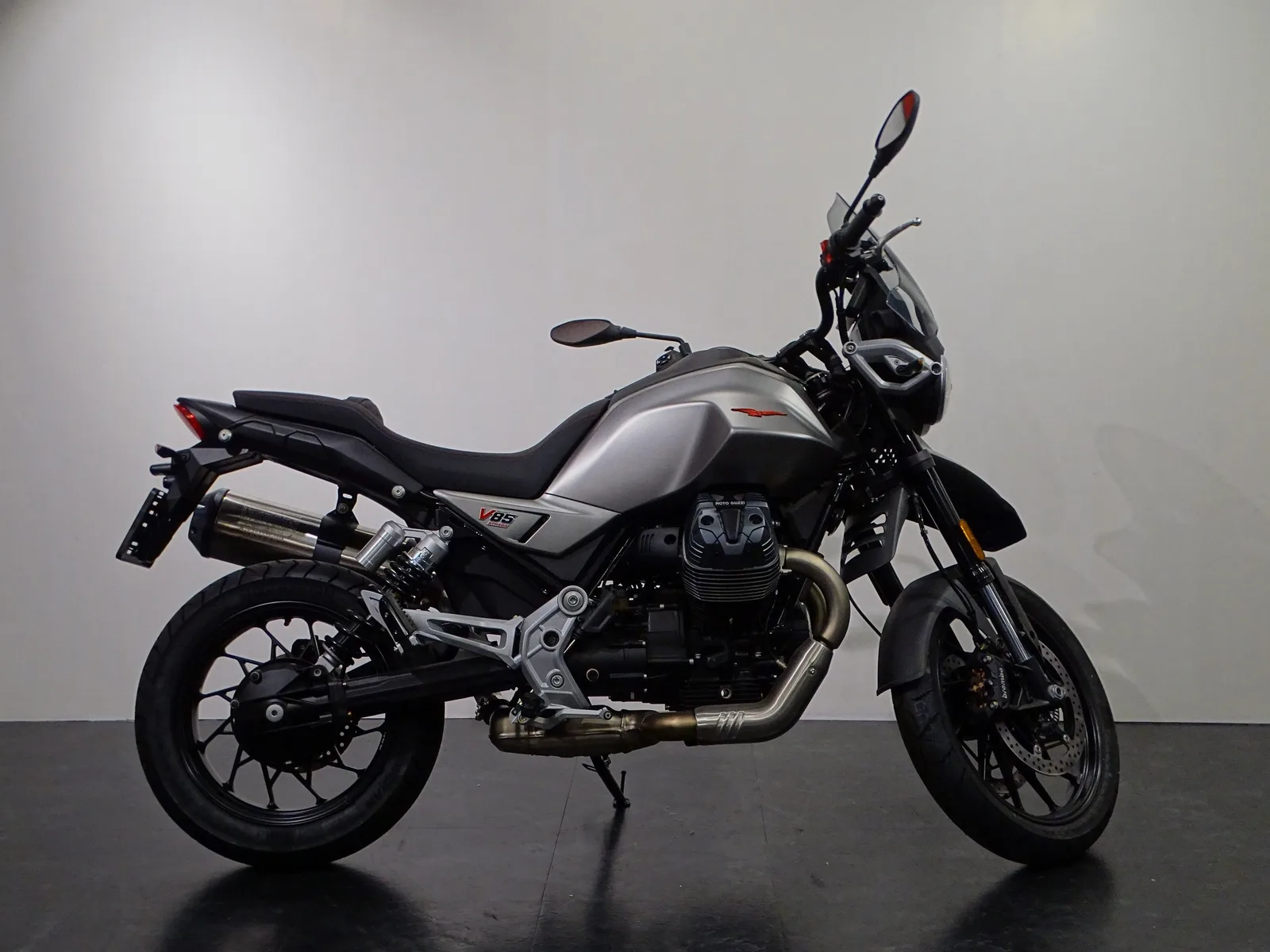 Moto Guzzi V85 Strada (2025) — foto 1