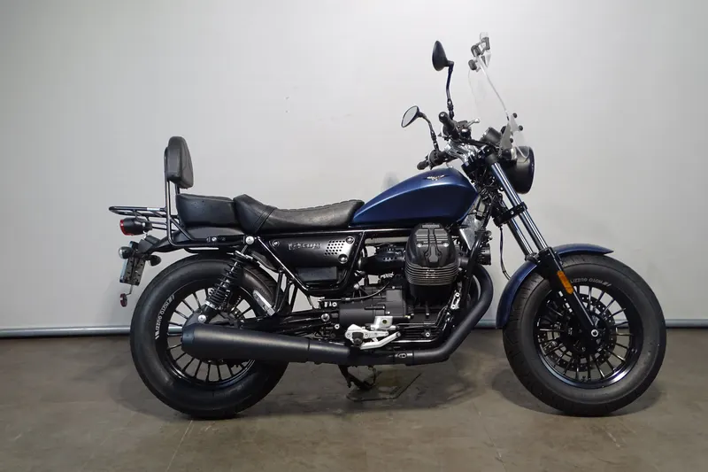Moto Guzzi V9 Bobber (2018)
