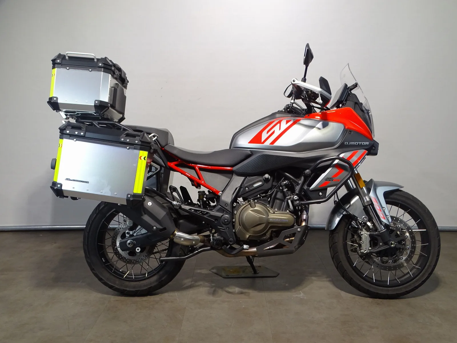 QJ Motor SRT 600 SX Touring (2026) — foto 1