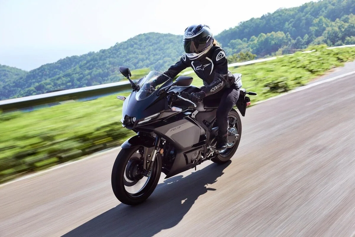 Yamaha YZF-R3 (2025) — foto 1