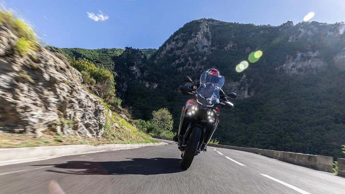 Yamaha Tracer 9 (2025) — foto 1