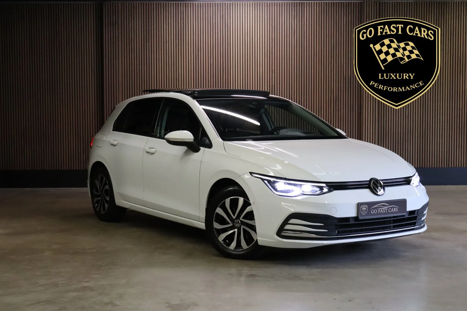 Volkswagen Golf (2022) — foto 1