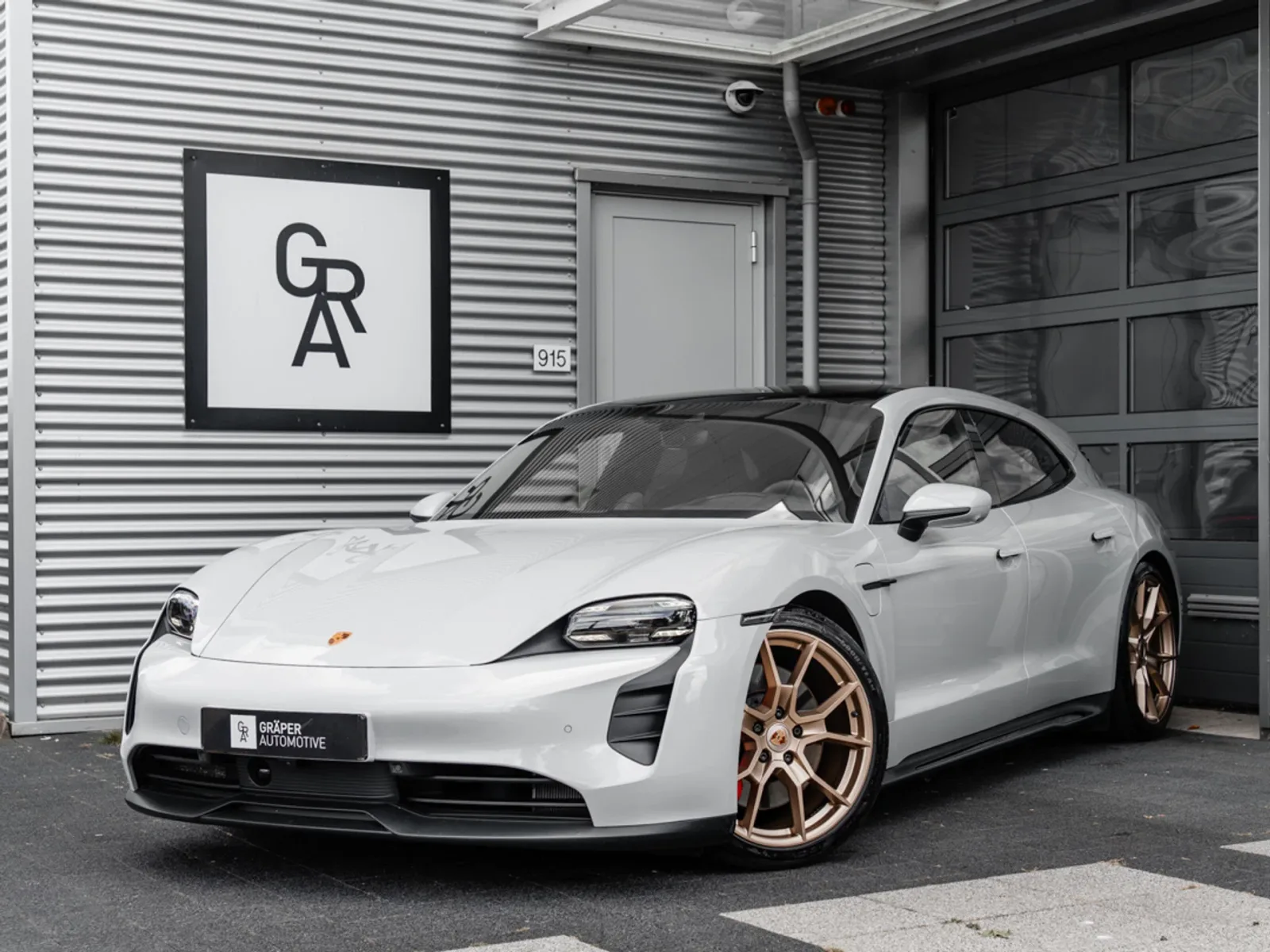 Porsche Taycan (2022) — foto 1