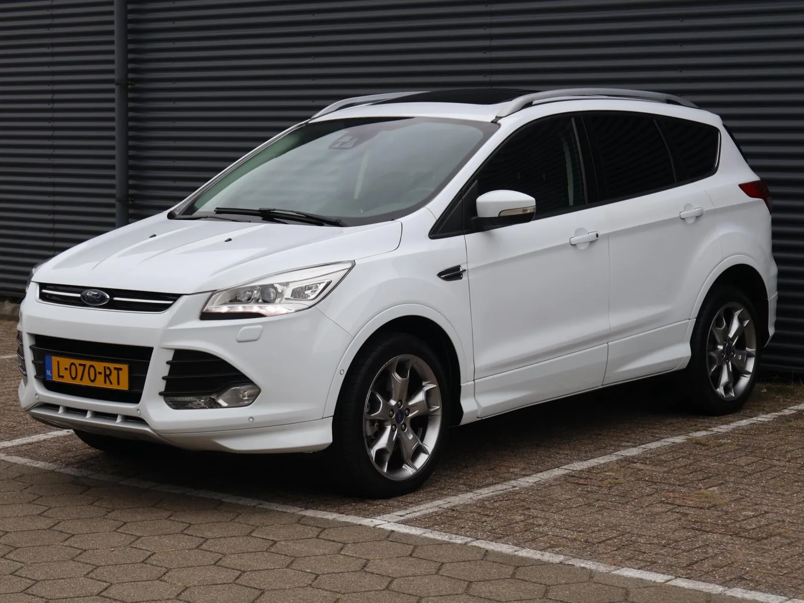 Ford Kuga (2016) — foto 1