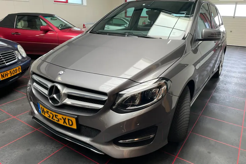 Mercedes-Benz 220 (2016)