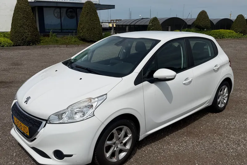 Peugeot 208 (2014)