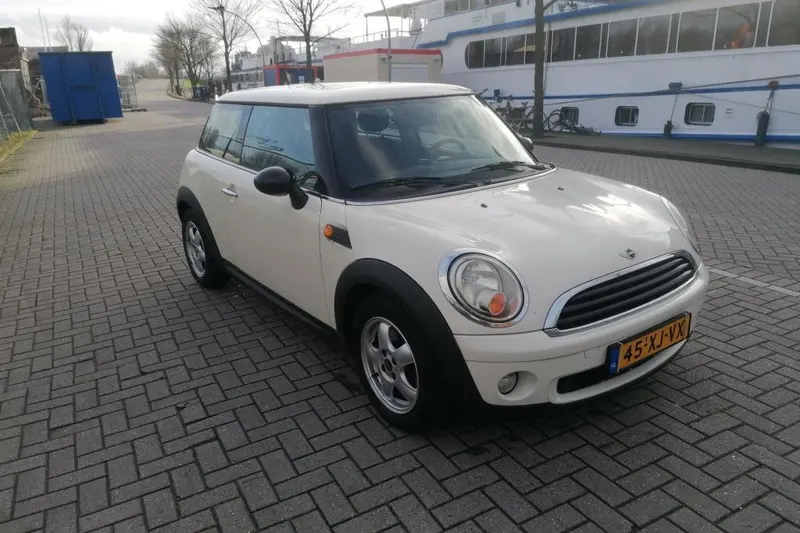 MINI One (2007)