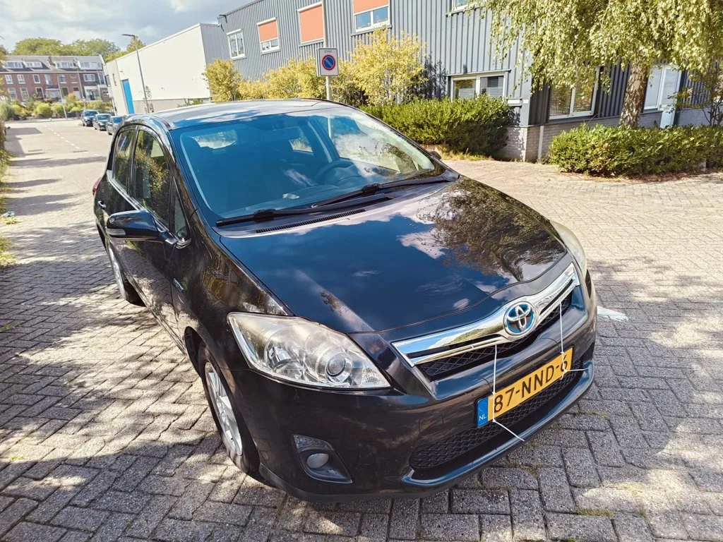 Toyota Auris (2010) — foto 1