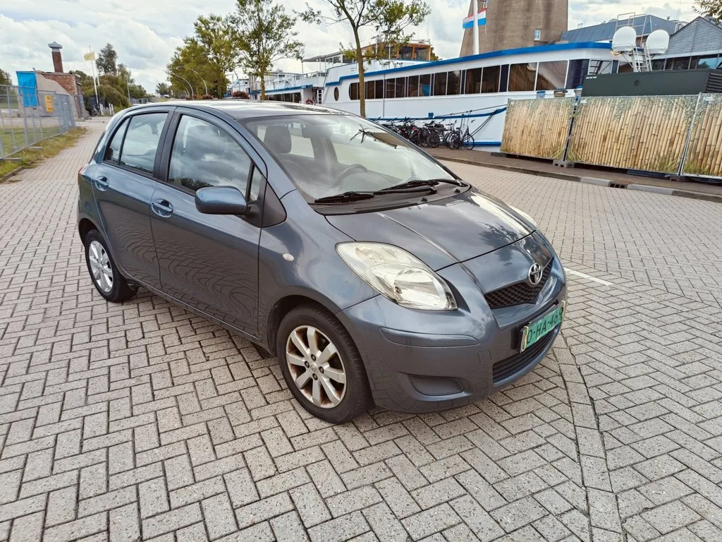 Toyota Yaris (2009) — foto 1