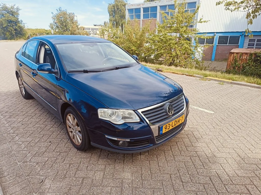 Volkswagen Passat (2010) — foto 1