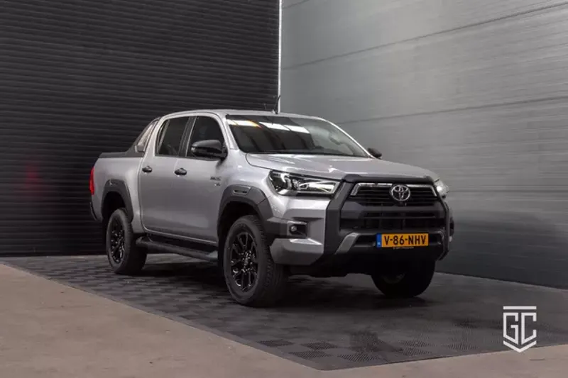 Toyota Hilux (2024)