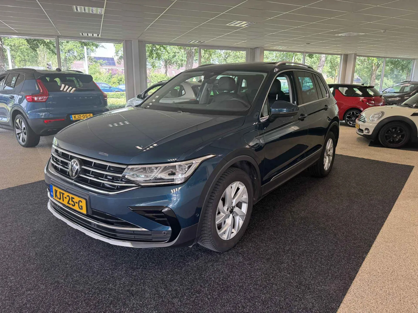Volkswagen Tiguan (2023) — foto 1