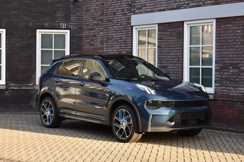 Foto van Lynk & Co 01 PHEV BLAUW MY23/Panoramadak