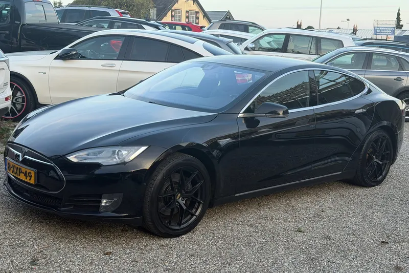 Tesla Model S (2014)