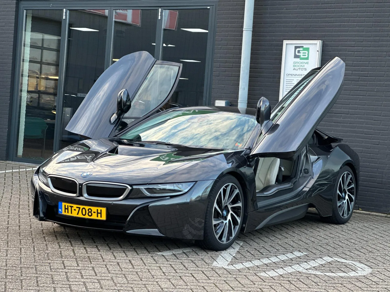 BMW i8 (2015) — foto 1
