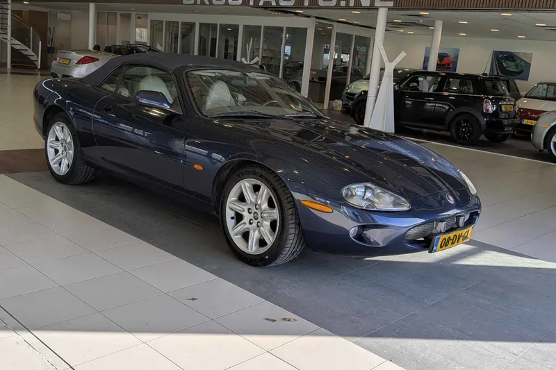 Jaguar XK8 (2000)