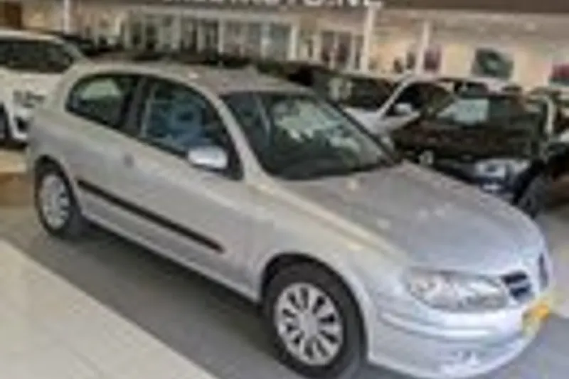 Nissan Almera (2000)