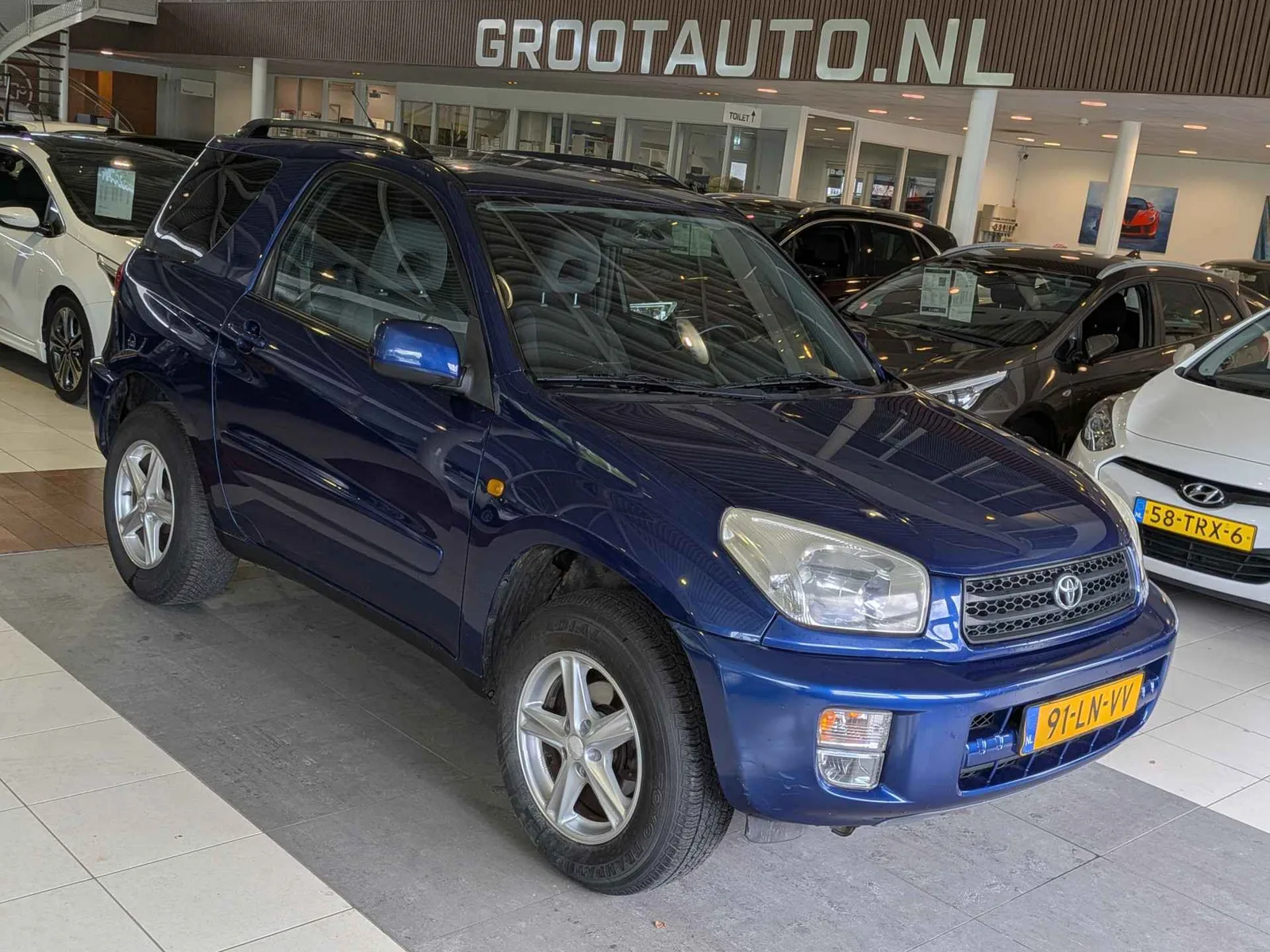 Toyota RAV4 (2003) — foto 1