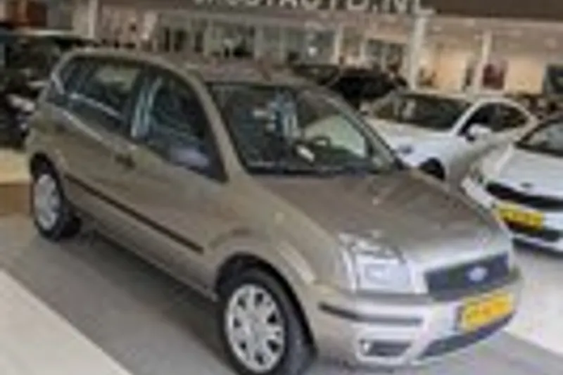 Ford Fusion (2004)