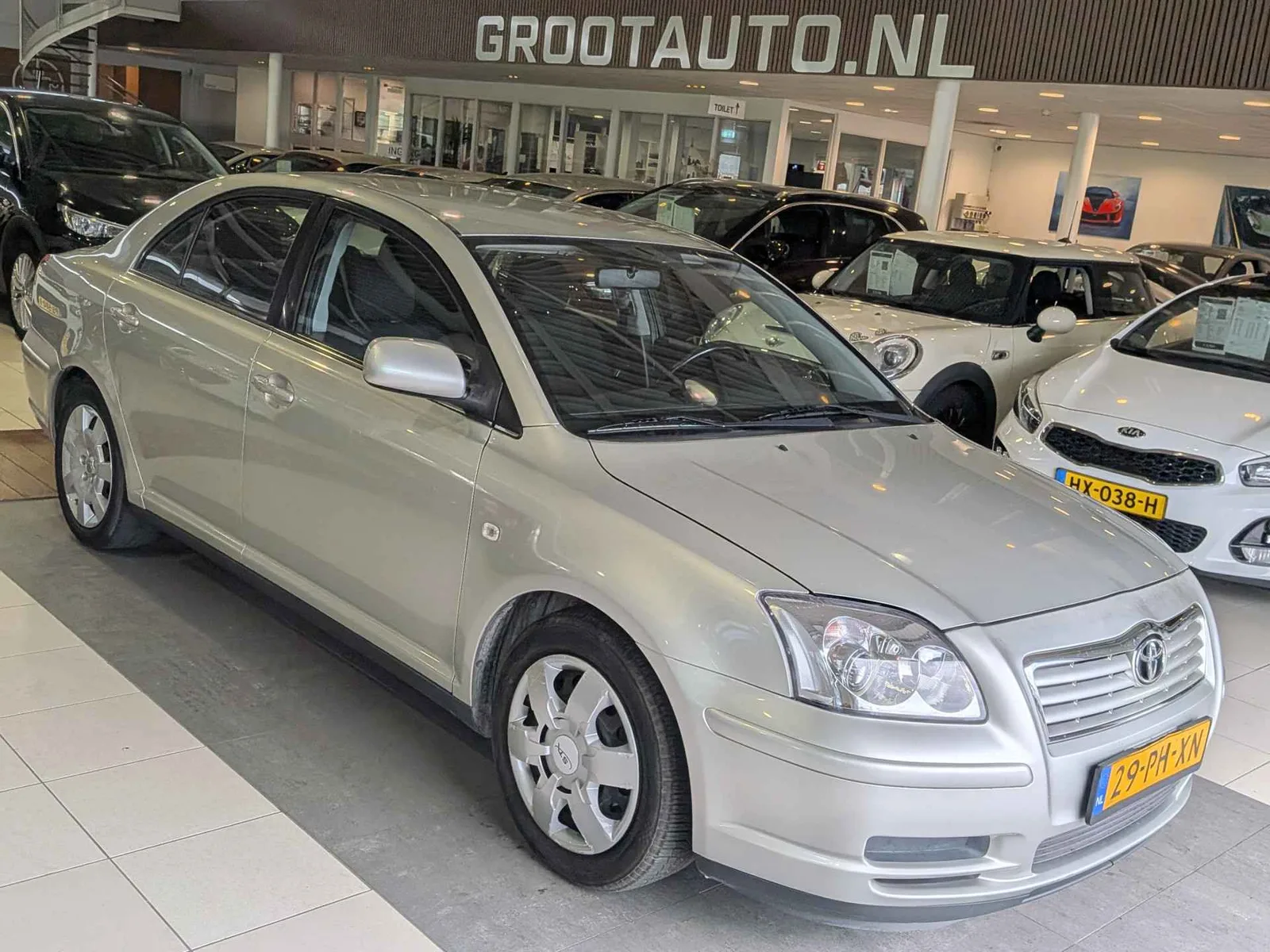 Toyota Avensis (2004) — foto 1