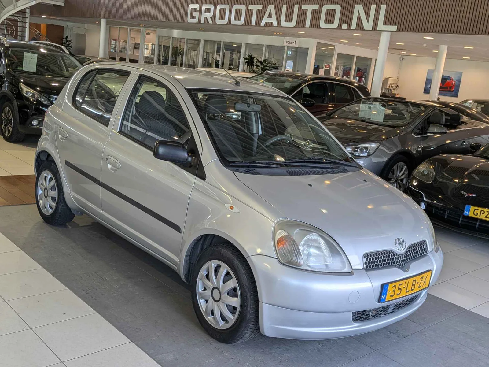 Toyota Yaris (2002) — foto 1