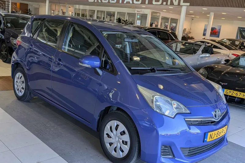 Toyota Verso-S (2012)