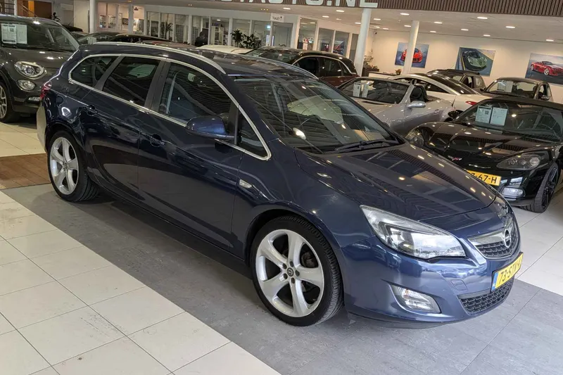 Opel Astra (2011)