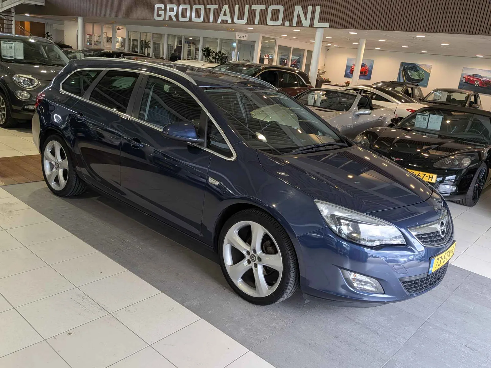 Opel Astra (2011) — foto 1