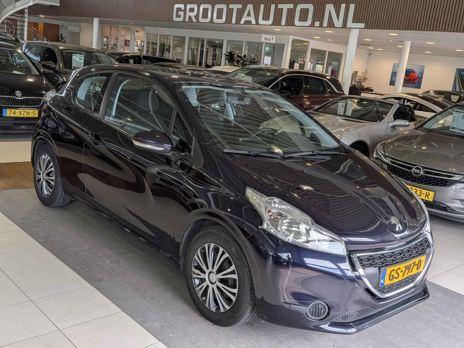 Peugeot 208 (2015) — foto 1